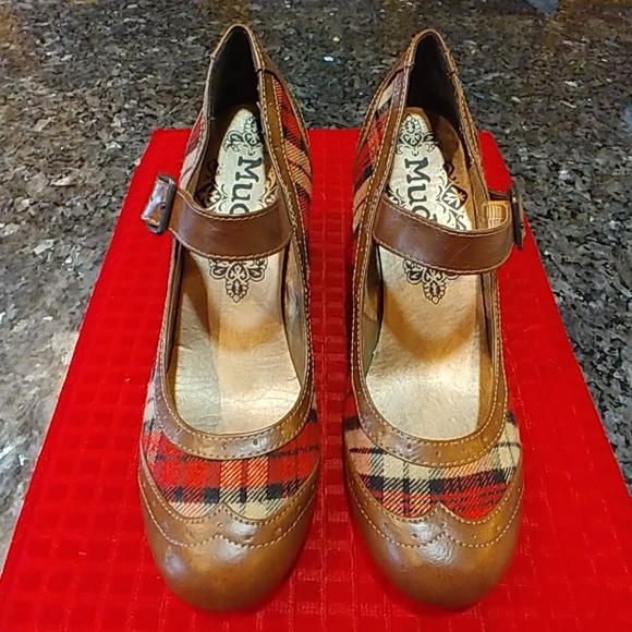 Mudd Shoes - Brown and Red Plaid Mudd Mary Janes Size 9